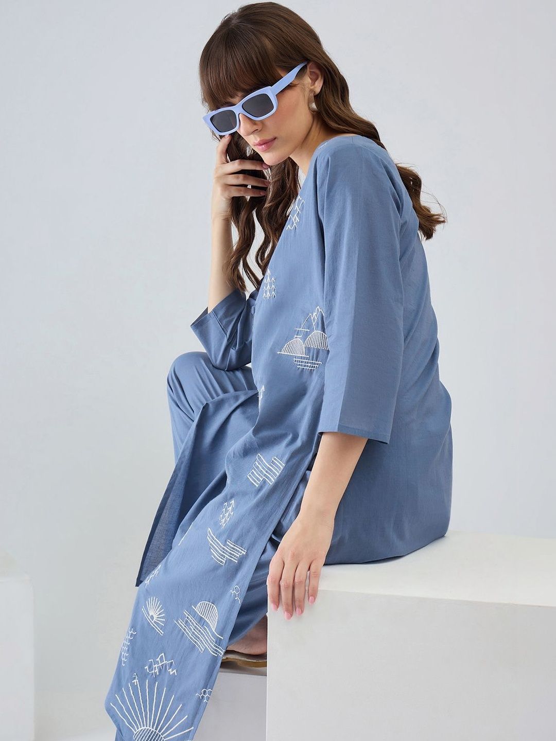 Women Ethnic Motifs Embroidered Regular Thread Work Pure Cotton Kurta with Trousers