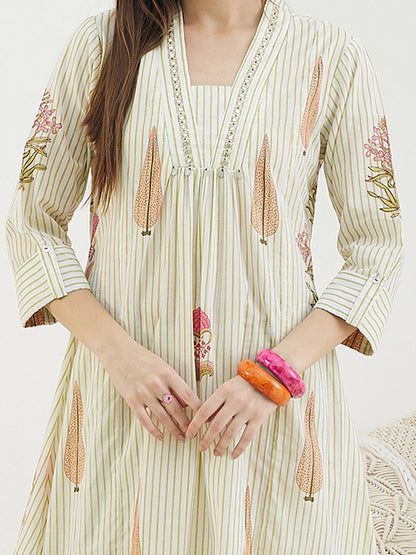 Floral Printed Thread Work Screen Pure Cotton Kurta With Trousers