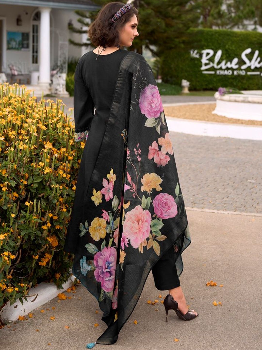 Women Floral Embroidered Regular Thread Work Pure Cotton Kurta with Trousers & With Dupatta