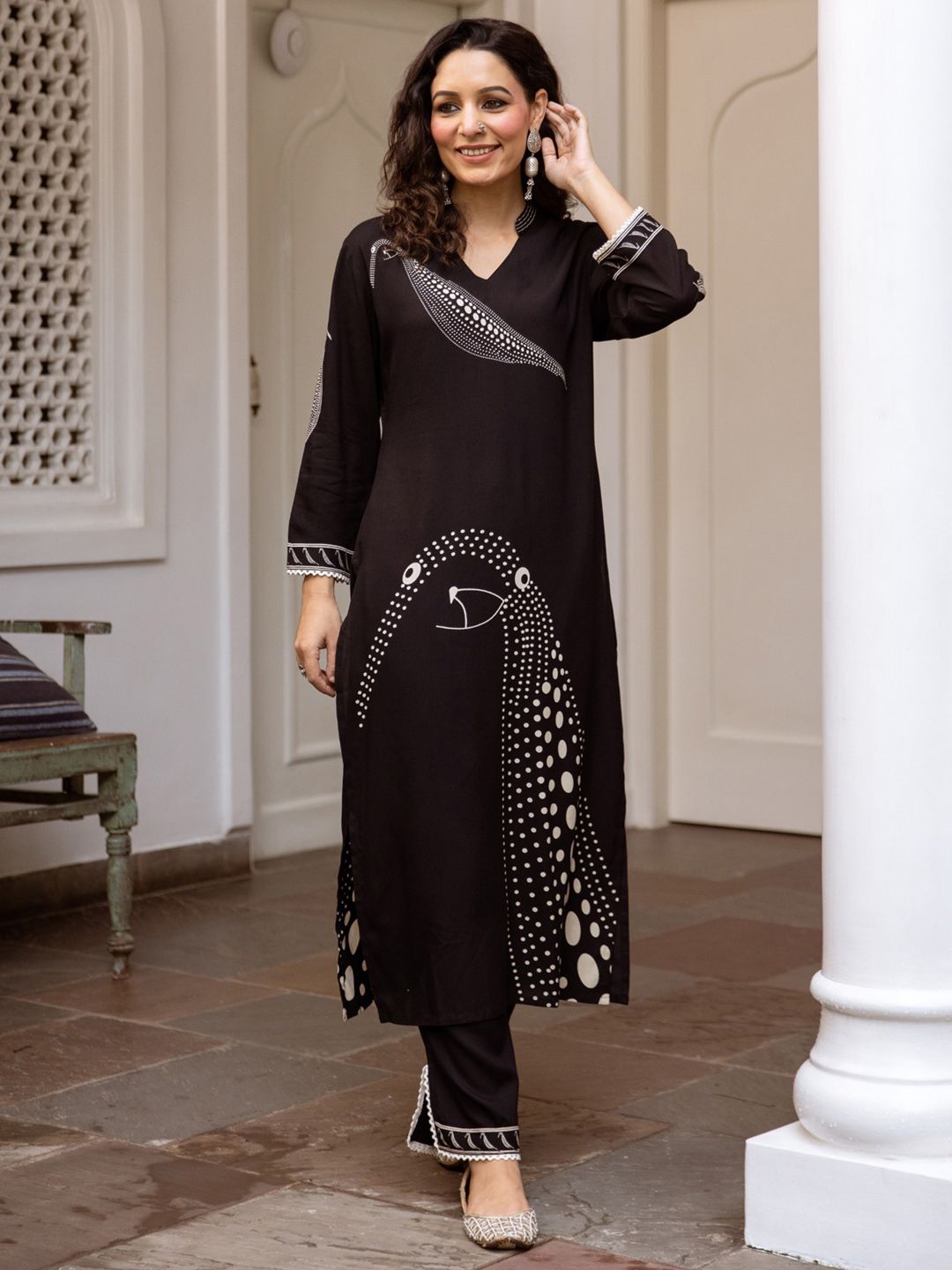 Floral Printed Mandarin Collar Straight Kurta With Trousers
