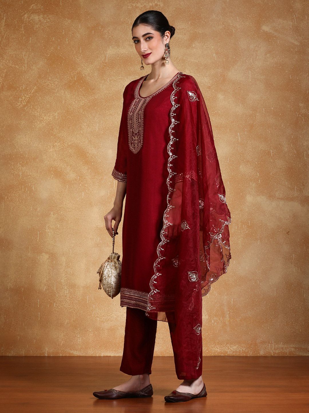 Dhiyona VA Women'sYoke Design Zari Round Neck Straight Kurta With Trousers & Dupatta