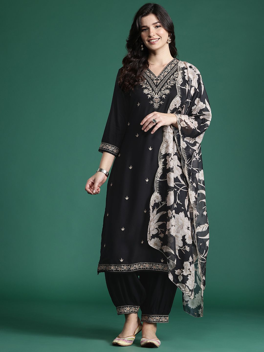 Dhiyona IE Ethnic Motifs Embroidered Thread Work Kurta with Salwar & With Dupatta