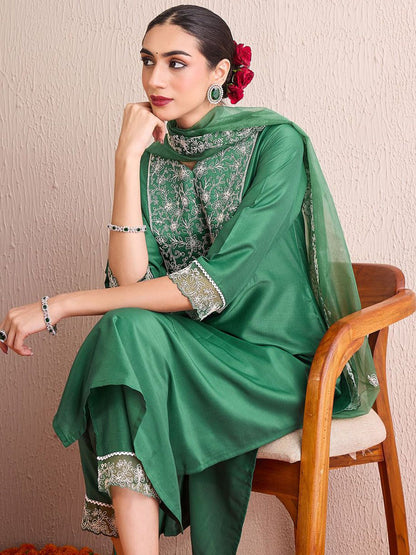 Women Ethnic Motifs Yoke Design Regular Thread Work Kurta with Trousers & With Dupatta