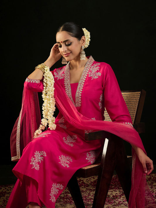 Dhiyona IE V Neck Ethnic Motifs Embroidered Sequinned Kurta with Trouser & Dupatta