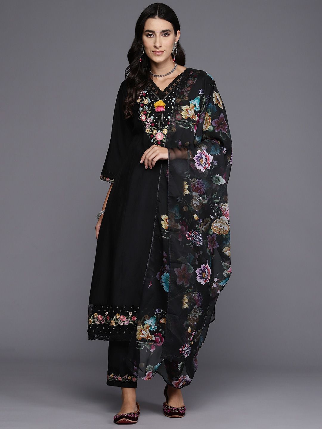 Women Floral Embroidered Regular Thread Work Kurta with Trousers & With Dupatta