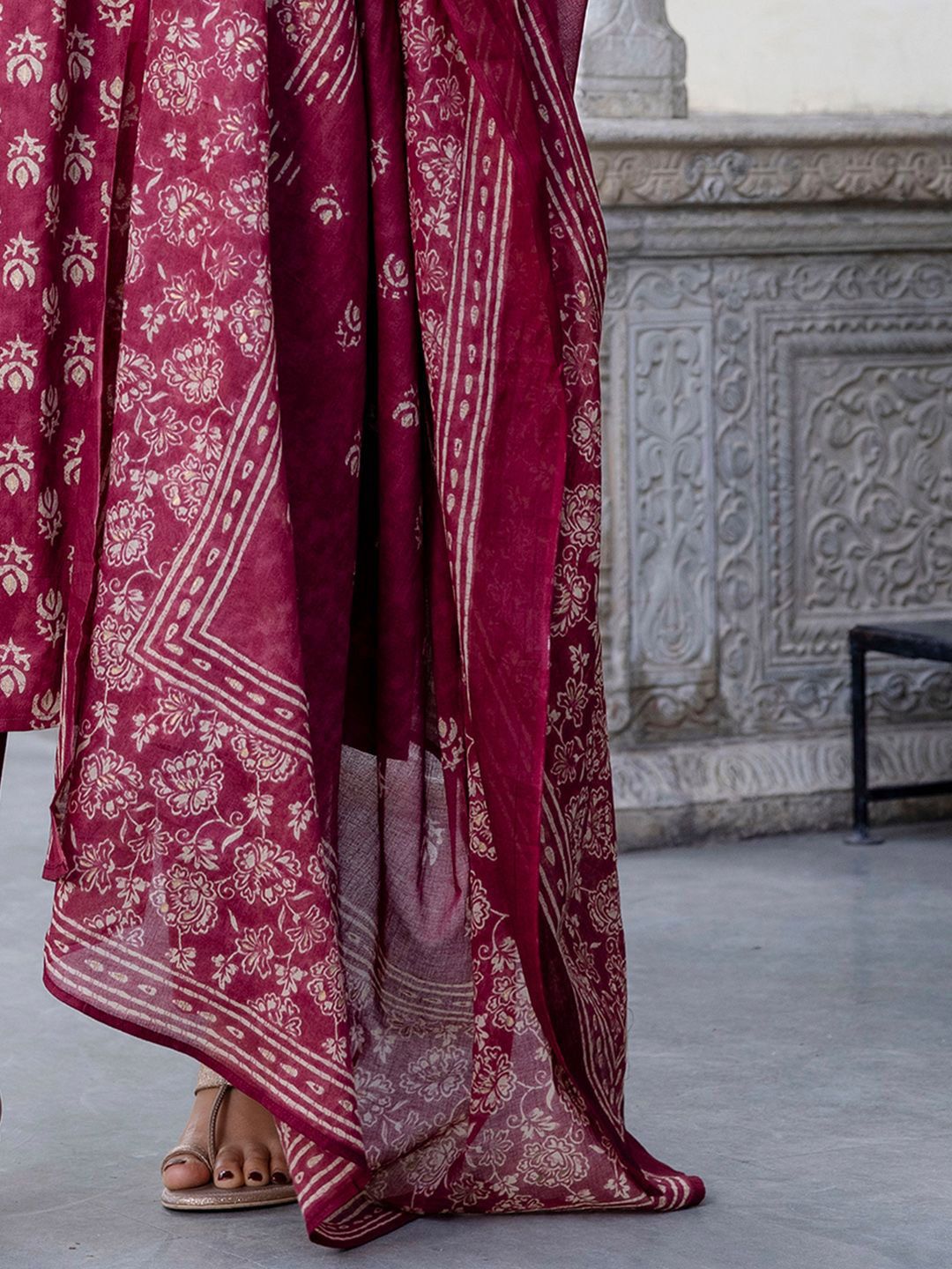 Dhiyona IE Women Floral Printed Empire Pure Cotton Kurta with Trousers & With Dupatta