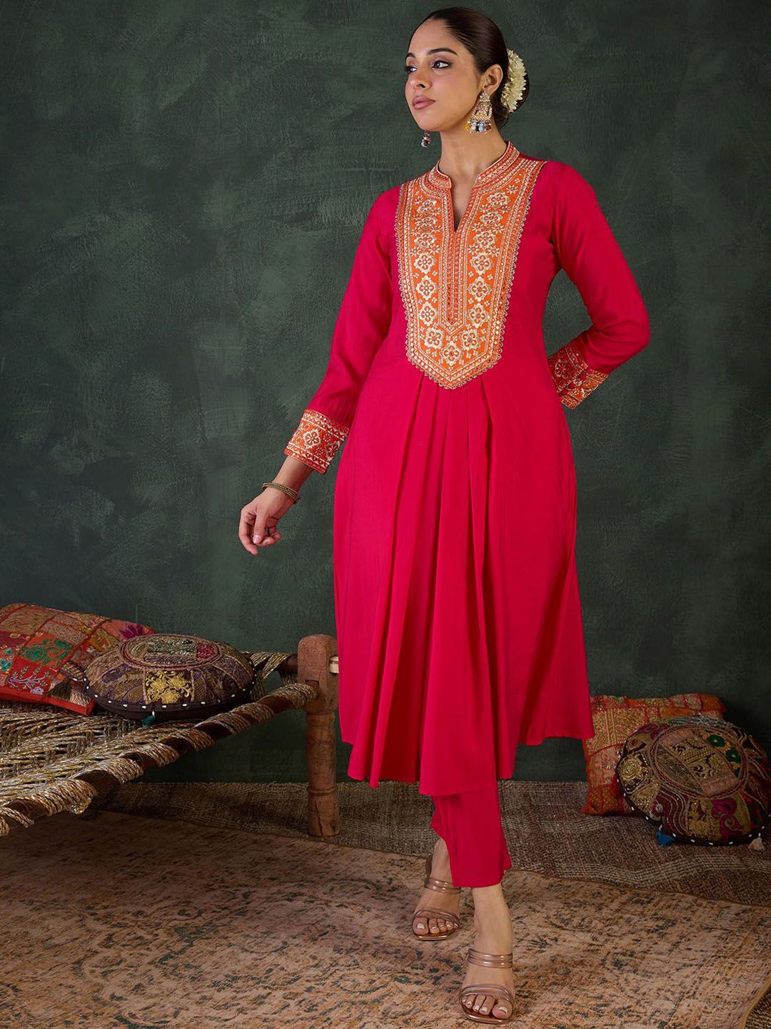Women Floral Embroidered Kurta with Trousers
