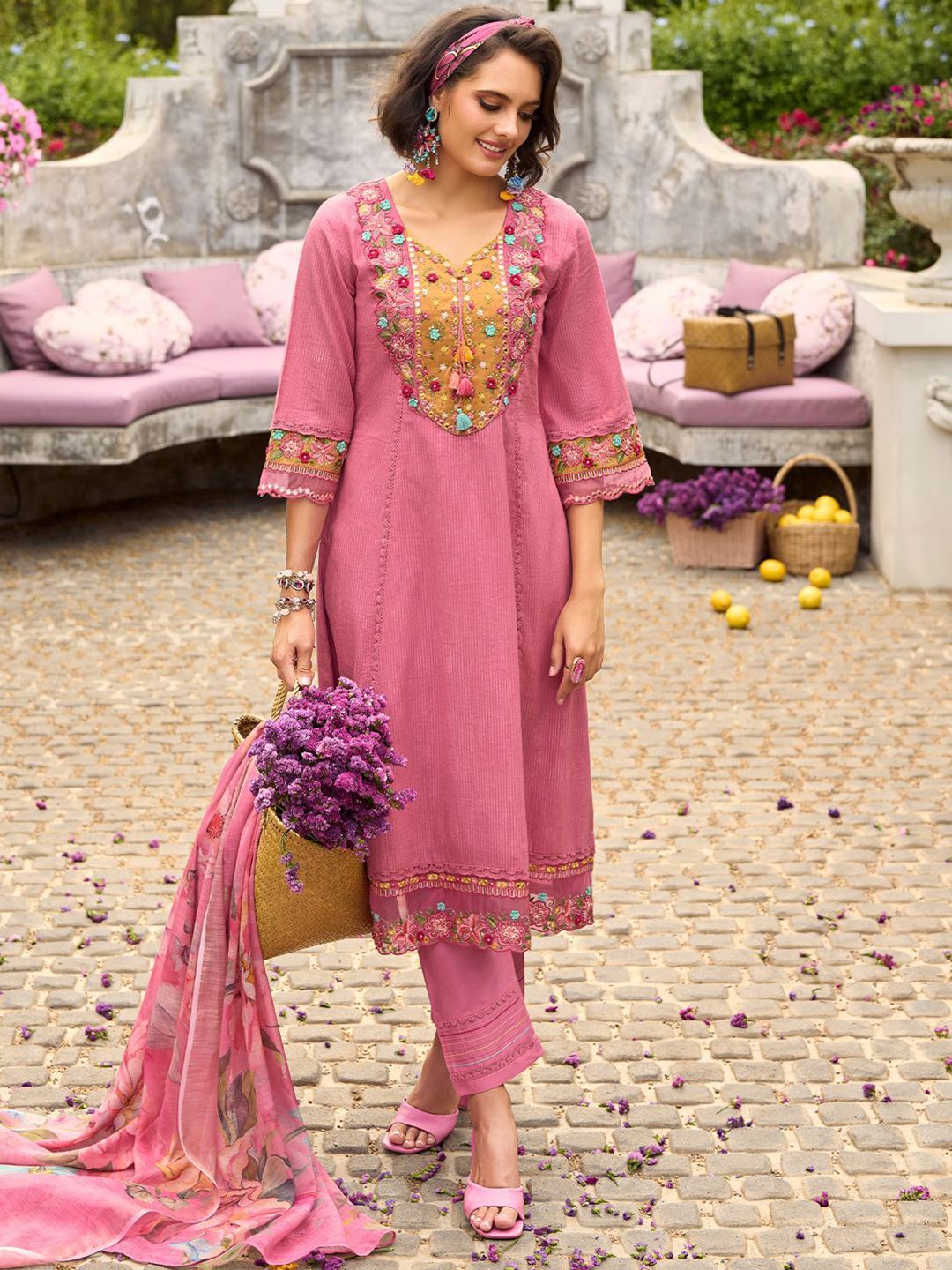 Women Floral Embroidered Thread Work Pure Cotton Kurta with Trousers & Dupatta