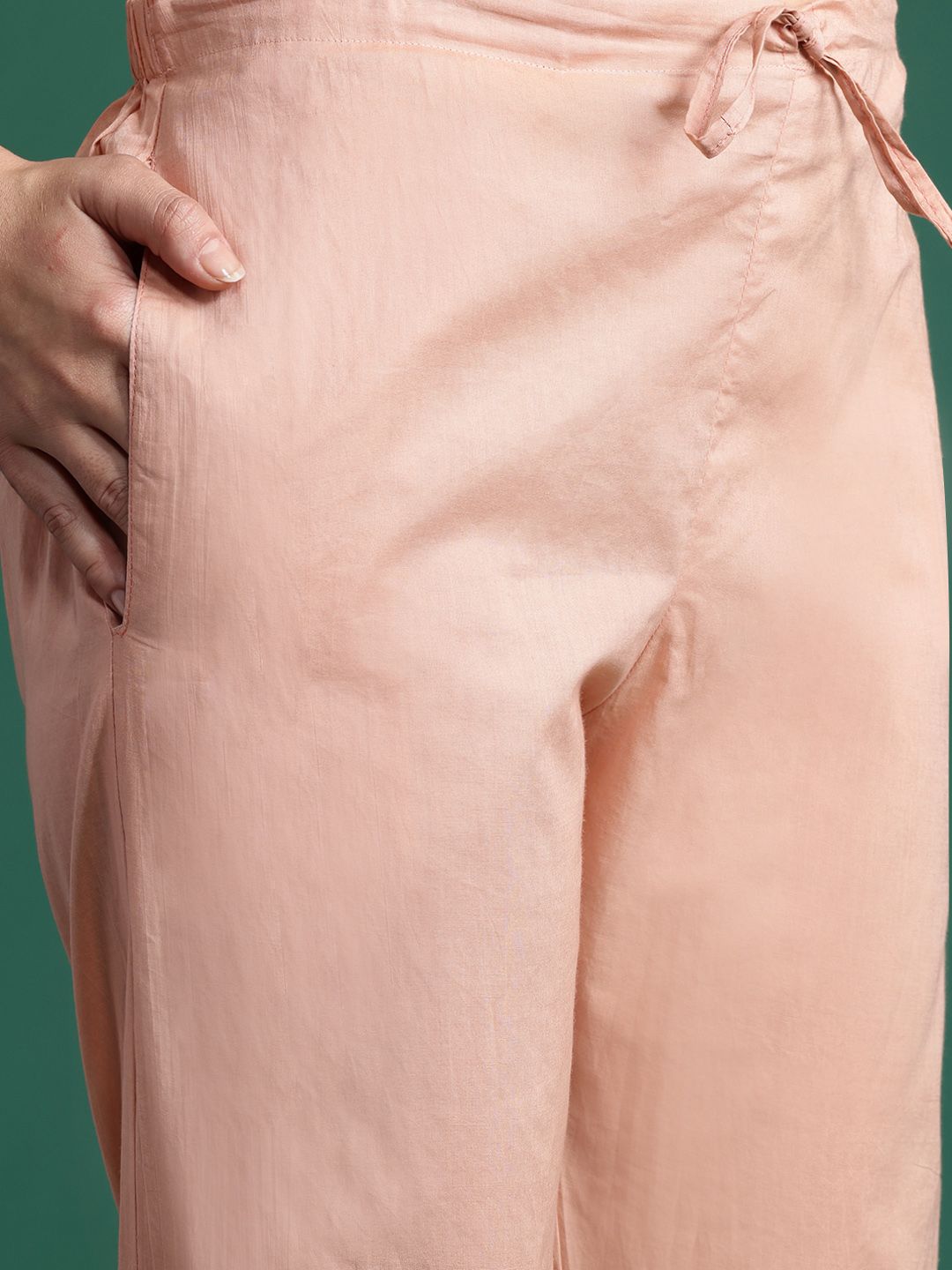 Dhiyona IE Women Floral Embroidered Thread Work Cotton Kurta with Trousers & With Dupatta