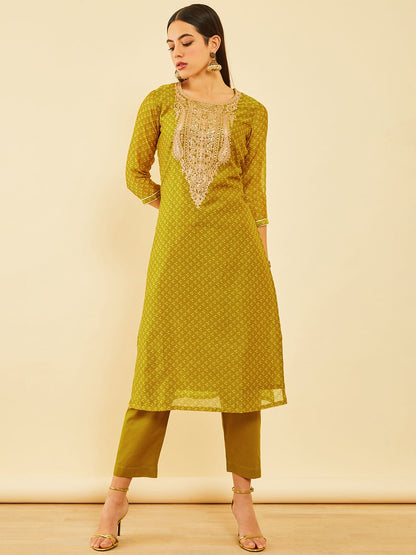 Dhiyona SO Women's Bandhani Printed Thread Work Chanderi Silk Straight Kurta & Trousers With Dupatta