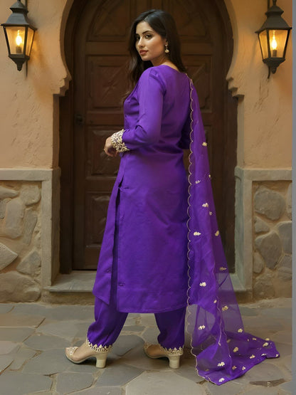 Dhiyona IE Women's Women Ethnic Motifs Embroidered Kurta with Trousers & Dupatta