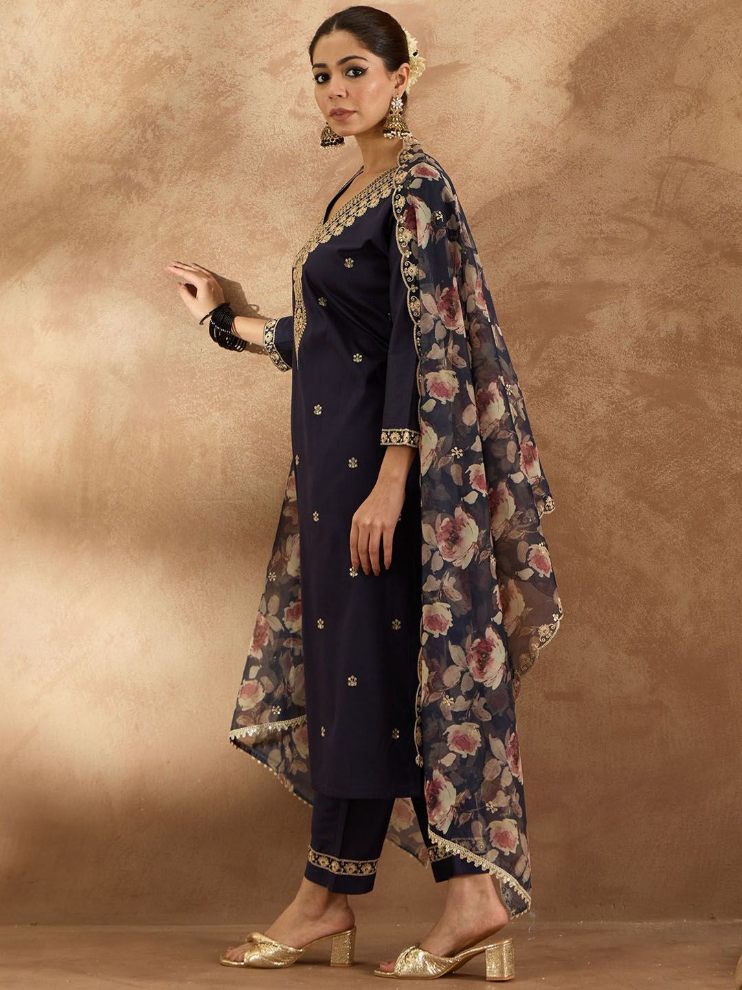 Women Ethnic Motifs Embroidered Regular Kurta with Trousers & With Dupatta
