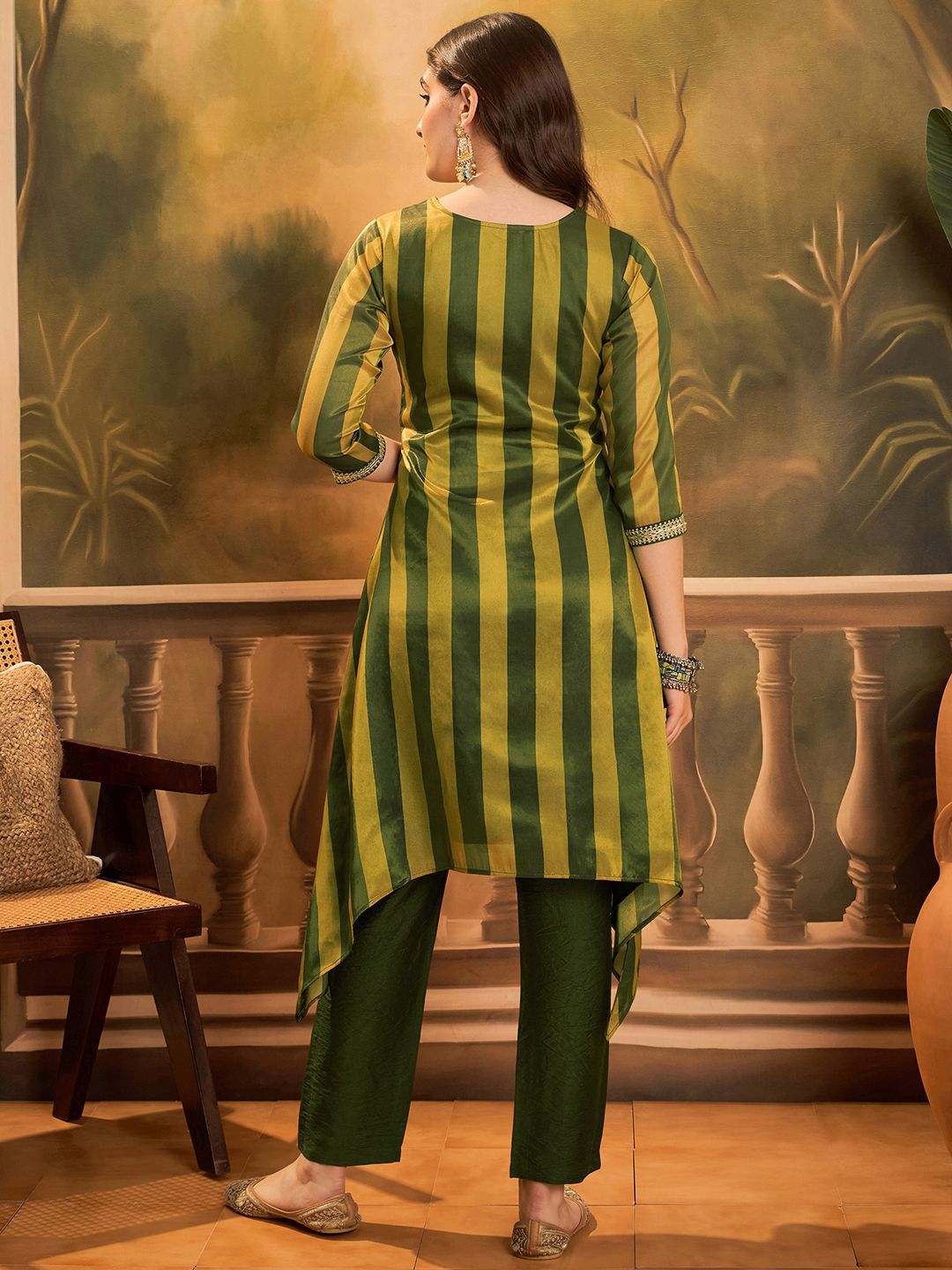 Dhiyona SN Women's Striped Printed Kurta with Trousers