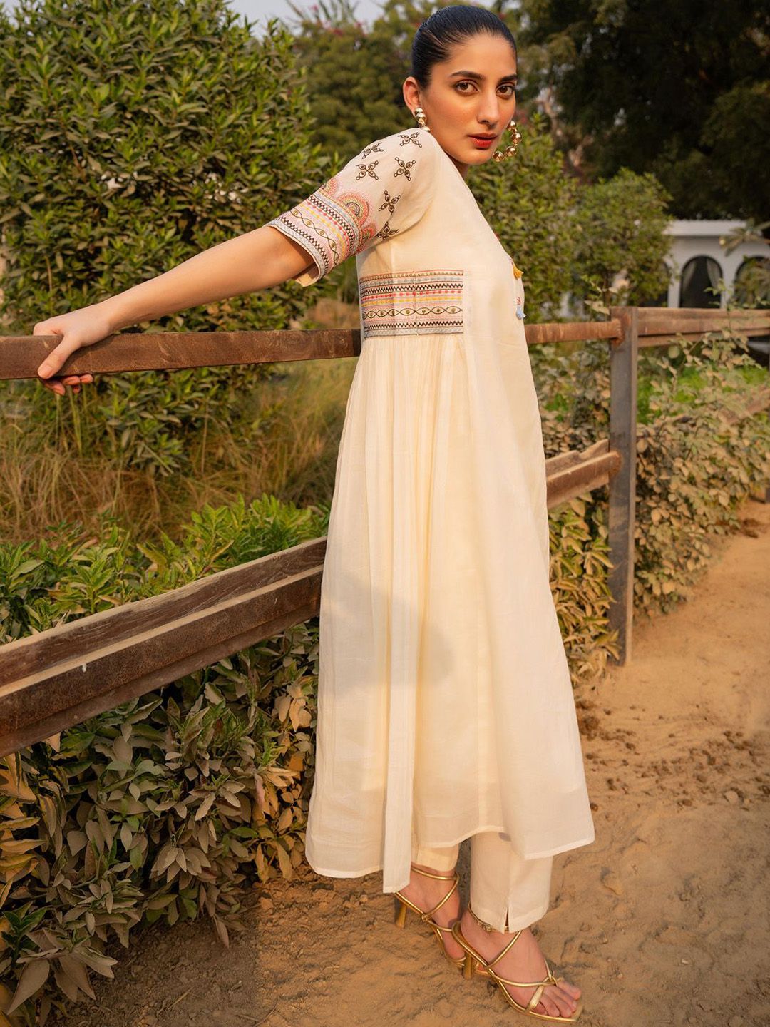 Dhiyona IE Embroidered Pure Cotton Mandarin Collar Kurta With Trousers Co-Ords Set