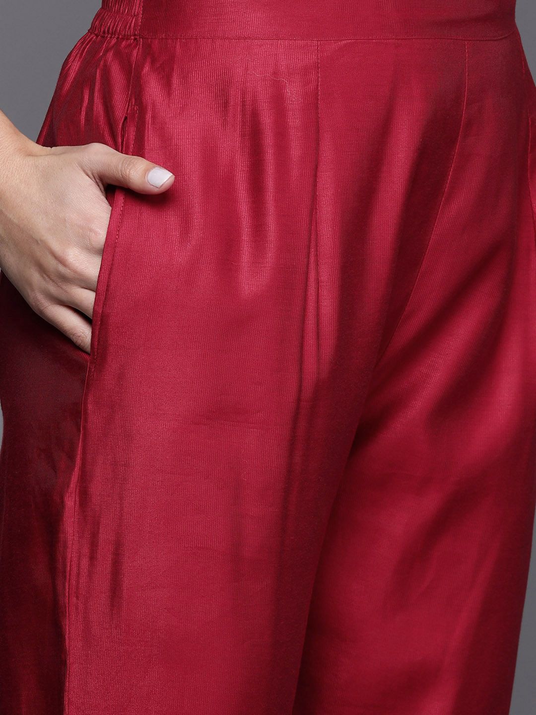 Dhiyona IE Women Striped High Slit Thread Work Liva Kurta With Trousers & Dupatta