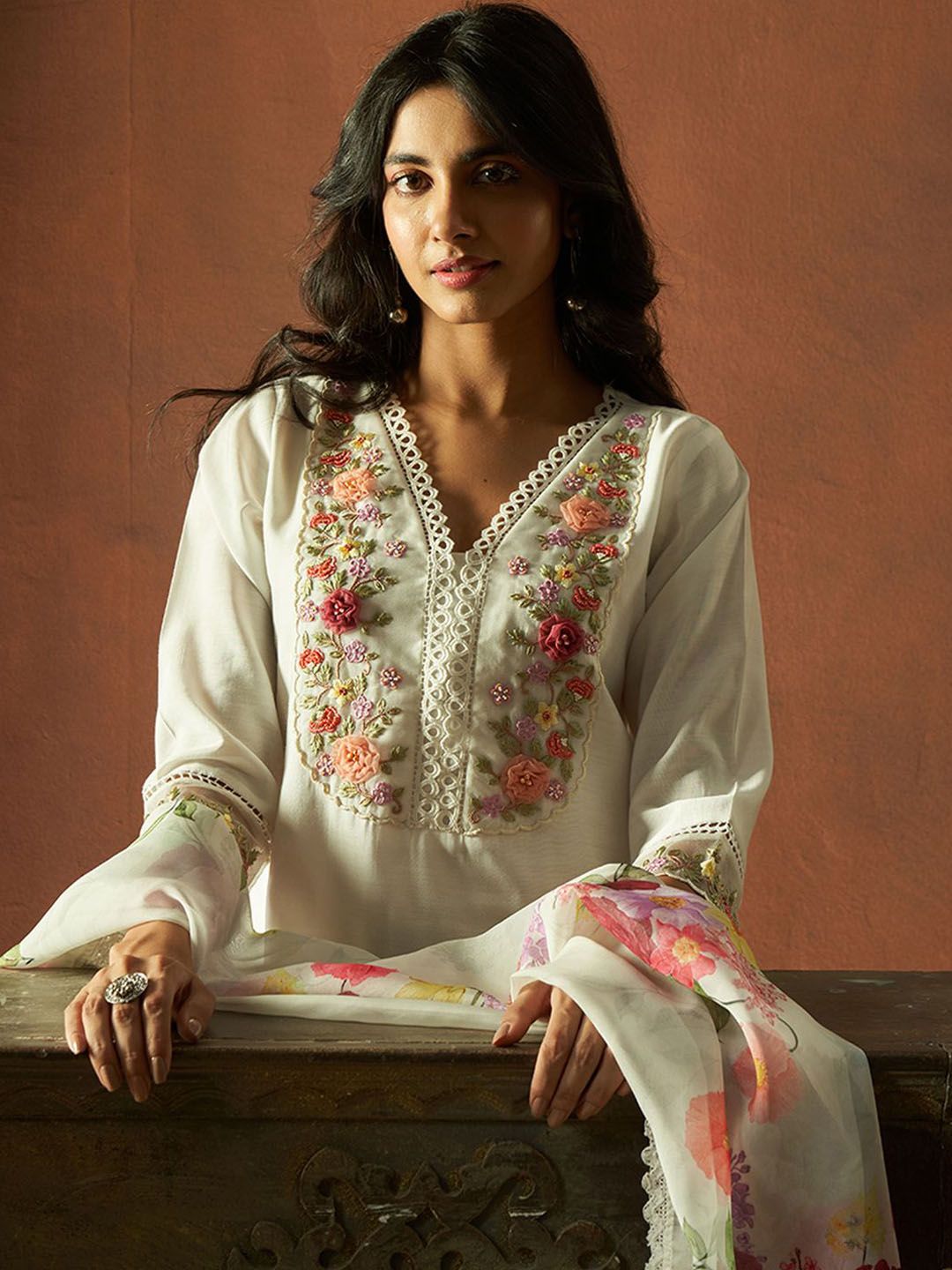 Floral Embroidered V-Neck Thread Work Straight Kurta With Trousers & Dupatta
