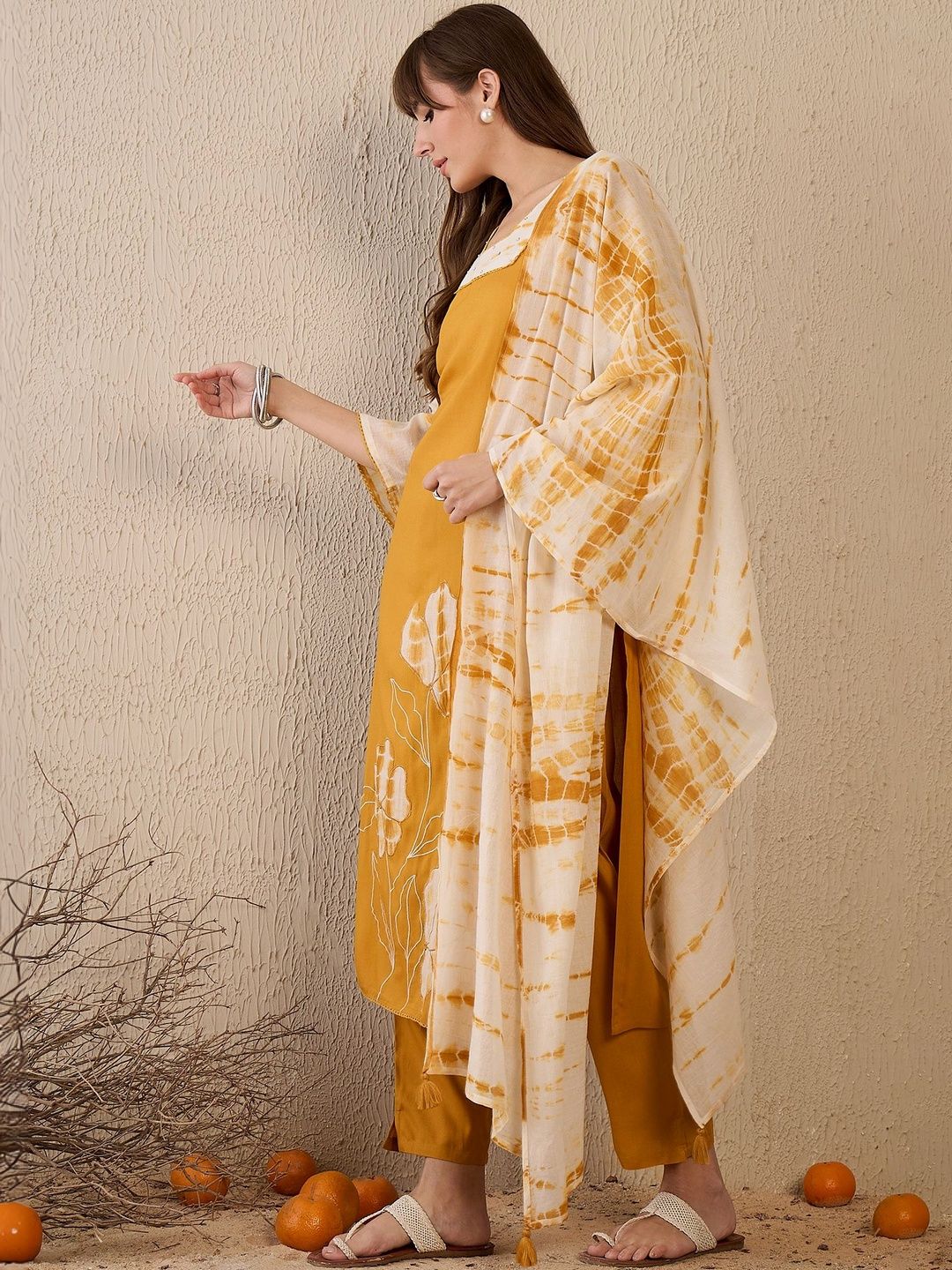 Women Floral Printed Regular Kurta with Trousers & With Dupatta