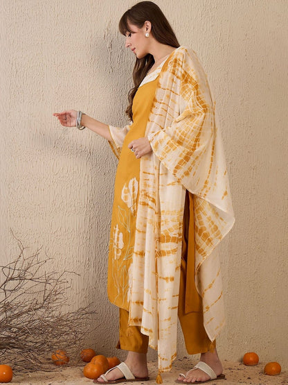 Women Floral Printed Regular Kurta with Trousers & With Dupatta