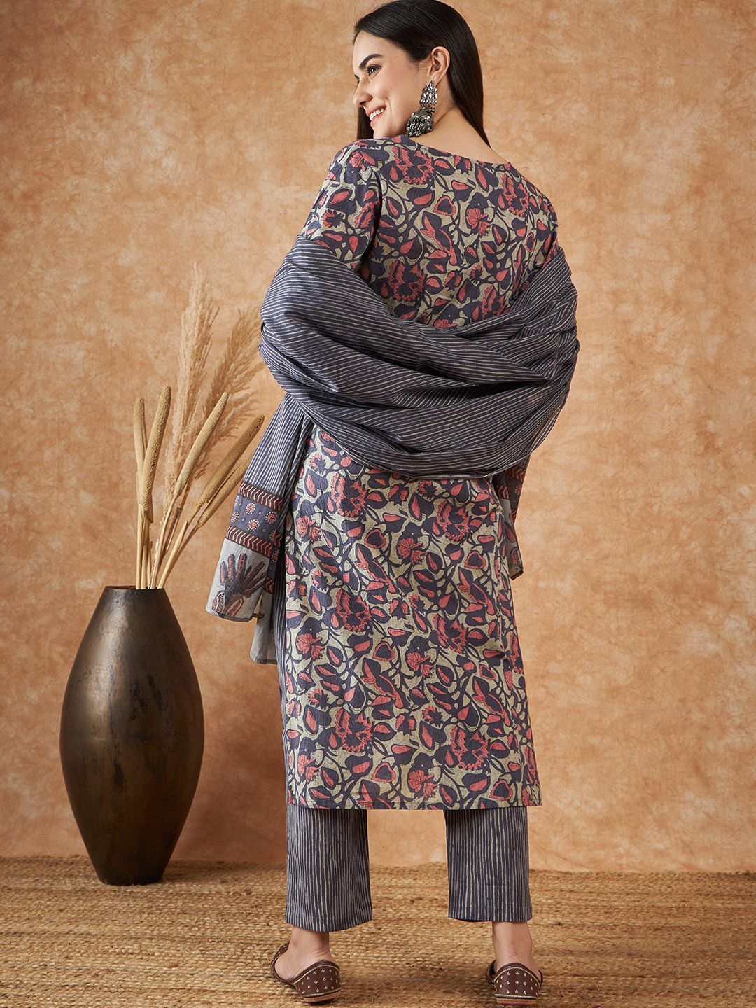 Dhiyona SN Women's Floral Printed Straight Kurta With Trousers & Dupatta
