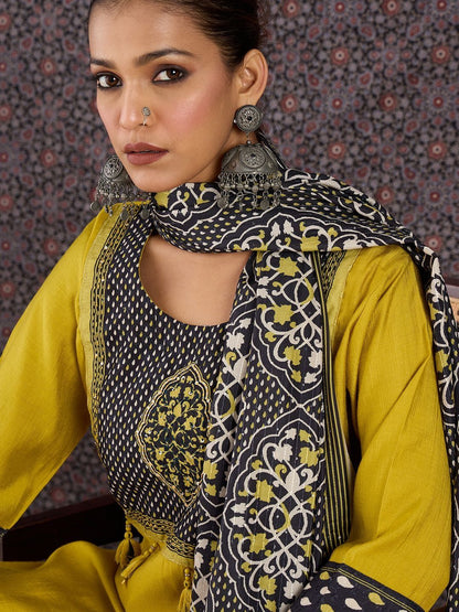 Women Ethnic Motifs Printed Regular Kurta with Trousers & With Dupatta