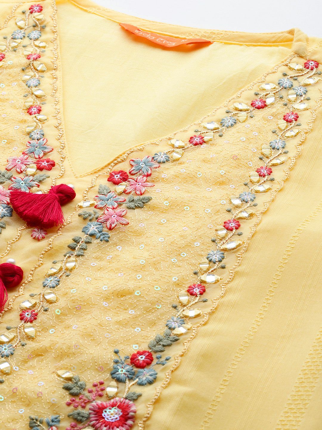 Dhiyona IE Women Embroidered Regular Thread Work Pure Cotton Kurta with Trousers & With Dupatta