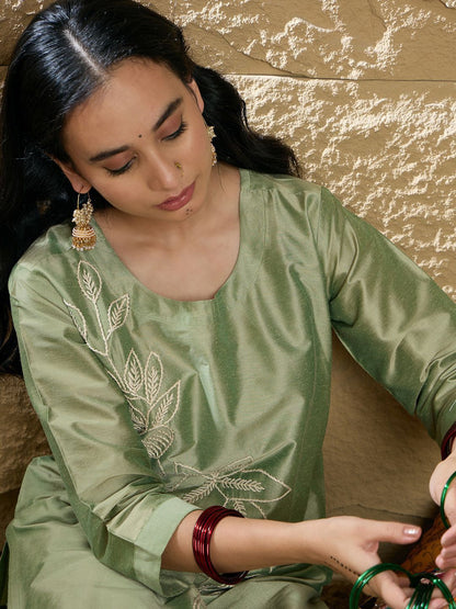 Dhiyona IE Women Floral Embroidered Regular Thread Work Kurta with Trousers