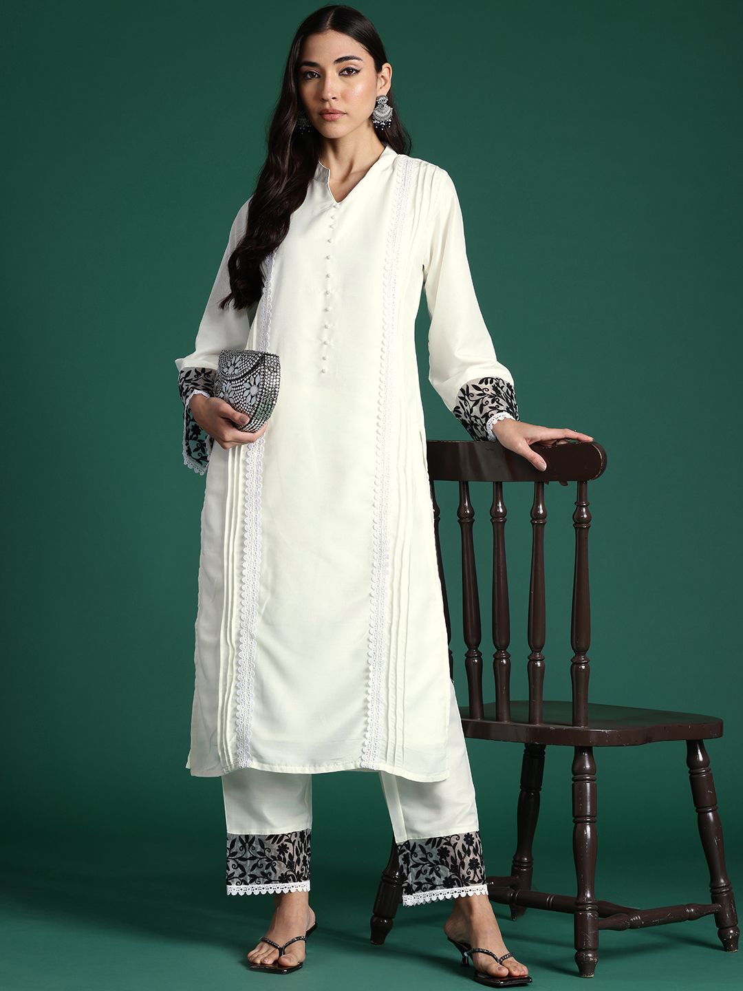 Dhiyona IE Floral Embroidered Panelled Beads and Stones Kurta with Trousers