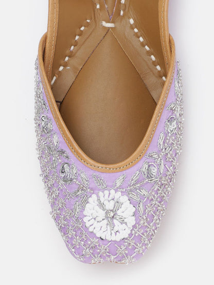 Dhiyona HOP Women Embellished Mojaris