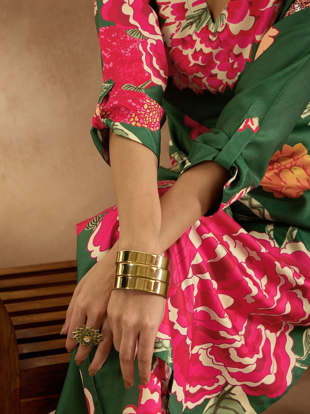 Dhiyona IE Women Floral Printed Regular Kurta with Trousers