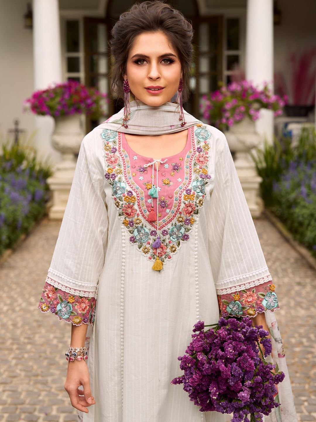 Dhiyona IE Women Floral Embroidered Thread Work Pure Cotton Kurta & Trousers With Dupatta