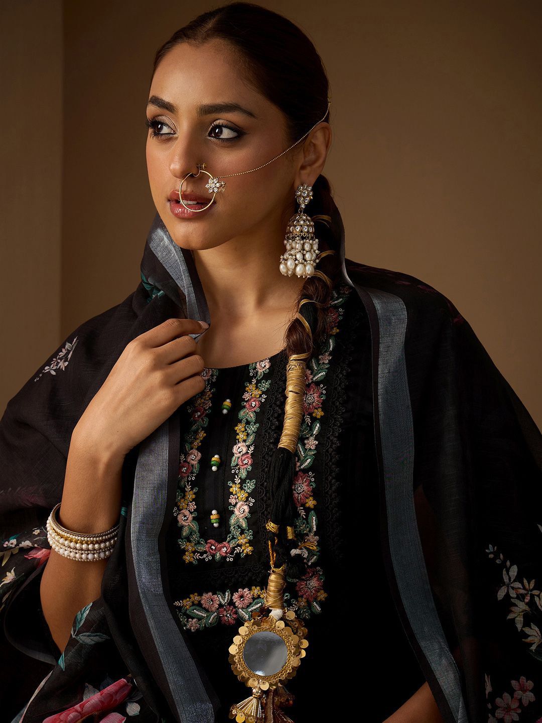 Women Floral Embroidered Regular Thread Work Linen Kurta with Trousers & With Dupatta