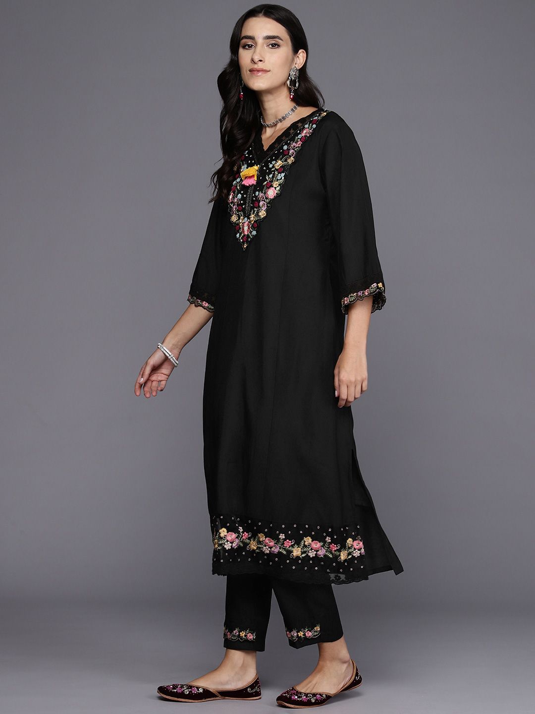 Women Floral Embroidered Regular Thread Work Kurta with Trousers & With Dupatta