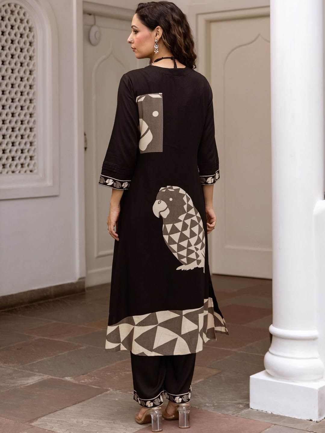 Dhiyona IE Quirky Printed Straight Kurta With Trousers