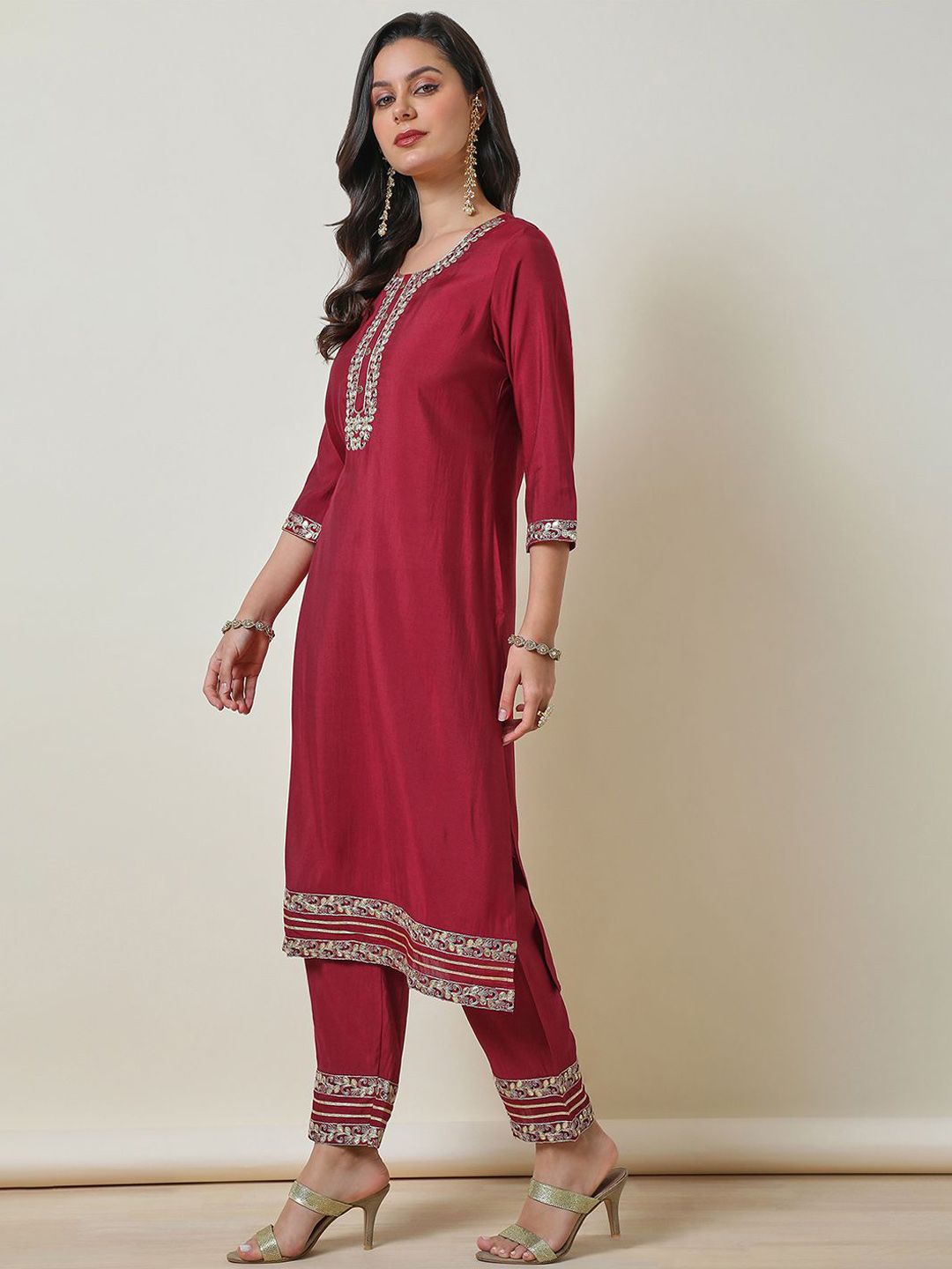 Dhiyona SO Women's Floral Embroidered Gotta Patti Straight Kurta With Trouser
