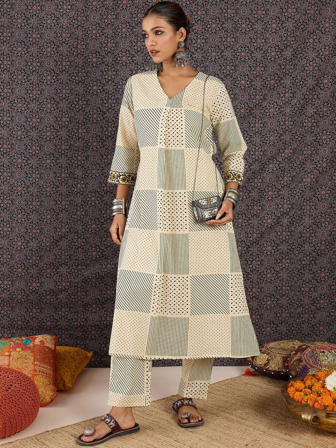 Women Printed Pleated Pure Cotton Kurta with Trousers