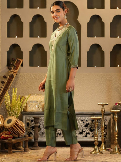 Women Solid Kurta with Trousers