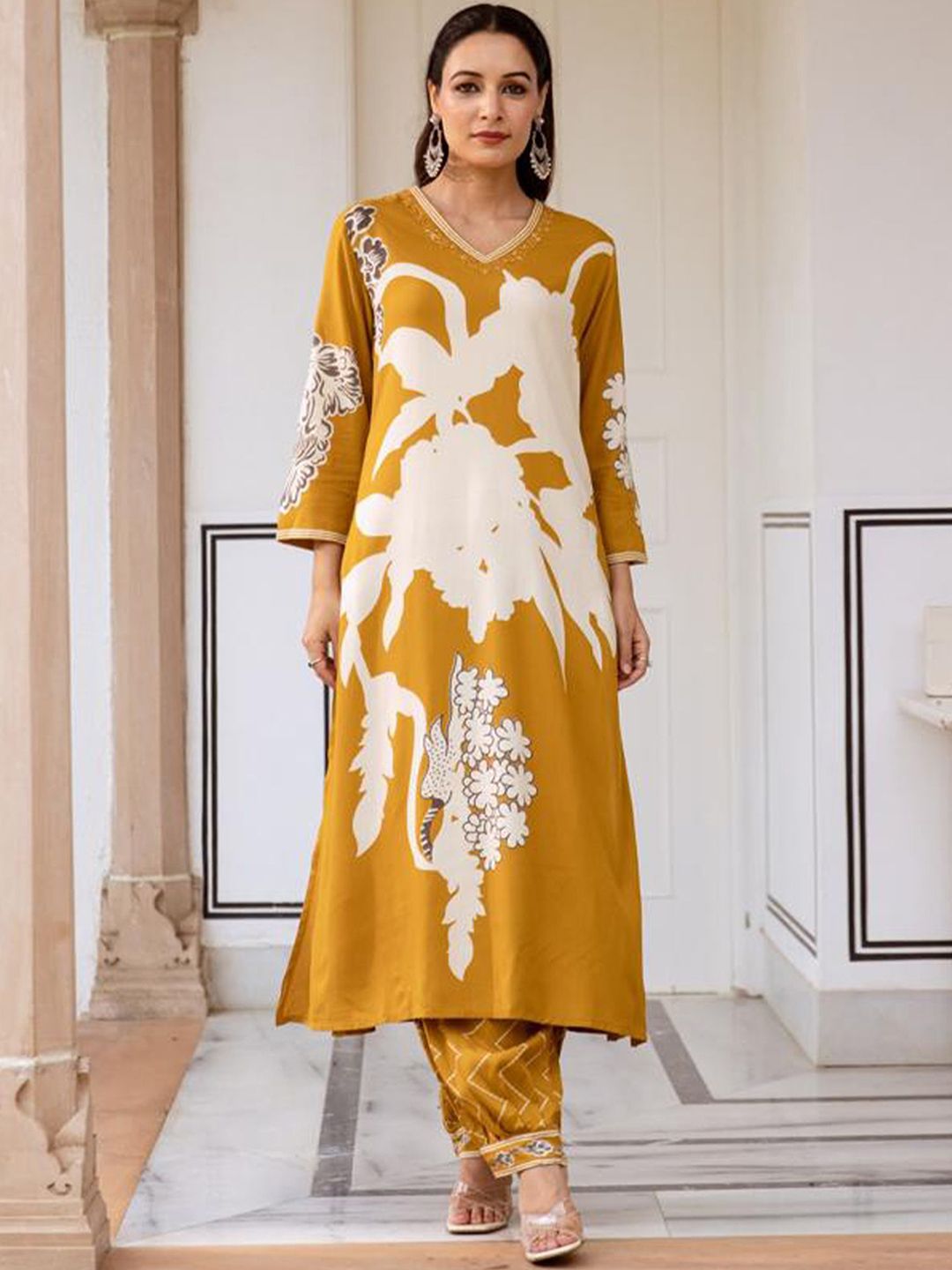 Dhiyona IE Floral Printed Three-Quarter Sleeves A-Line Tunic With Trouser