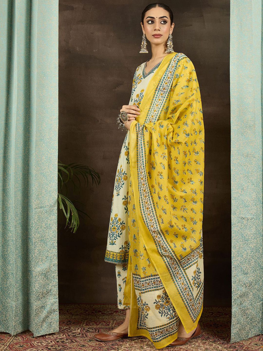 Dhiyona IE Women Floral Printed Cotton Kurta with Pyjama & Dupatta