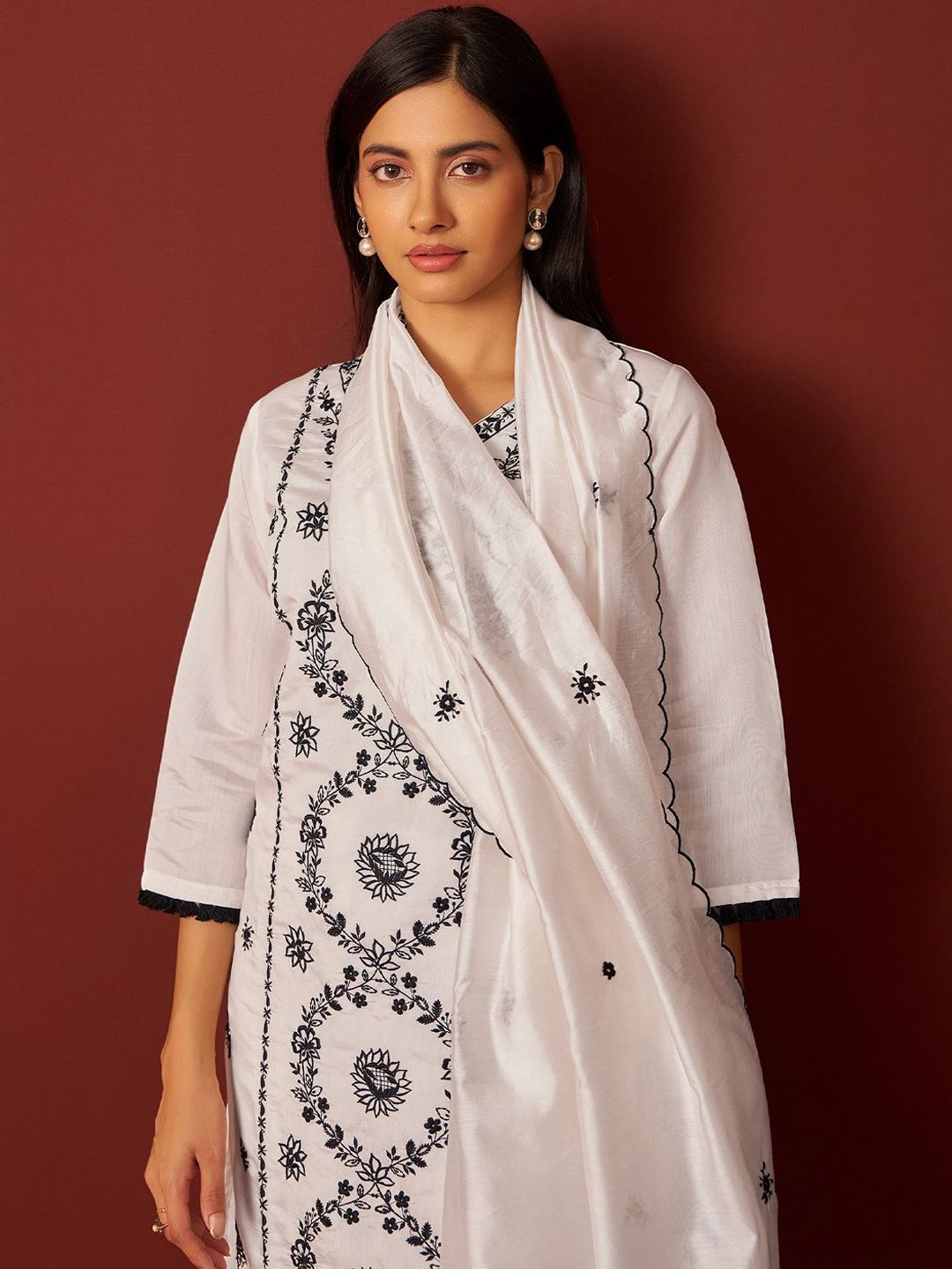 Ethnic Motifs Embroidered Thread Work Kurta with Trousers & Dupatta