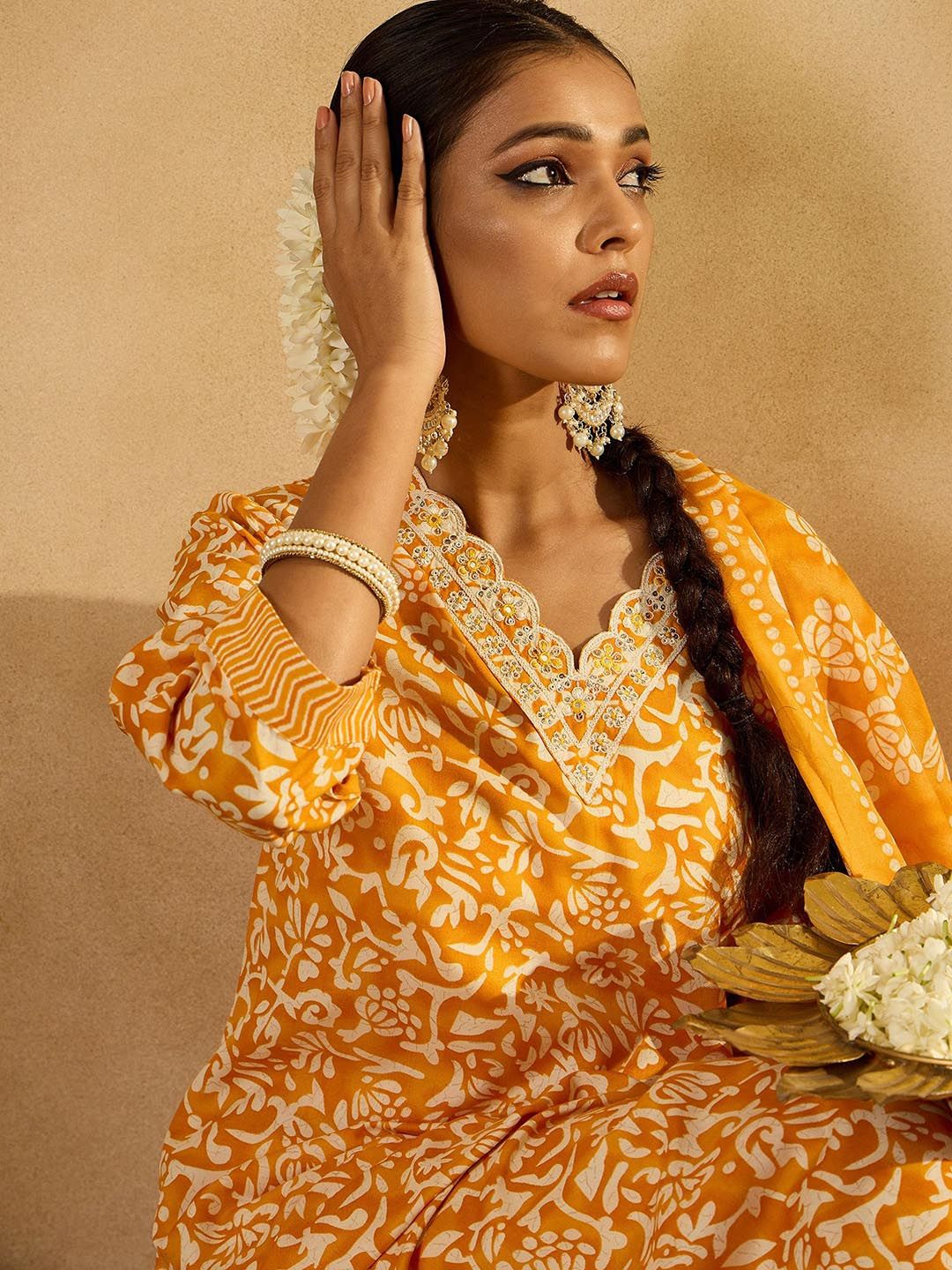 Dhiyona IE Floral Printed Thread Work Straight Kurta With Trousers & Dupatta