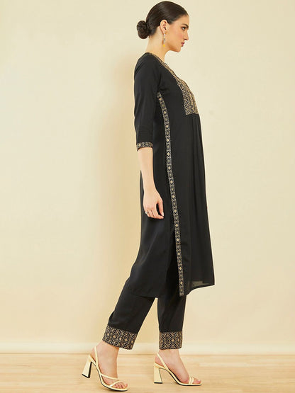 Dhiyona SO Women's Ethnic Motifs Yoke Design Pleated Thread Work Straight Kurta with Trousers