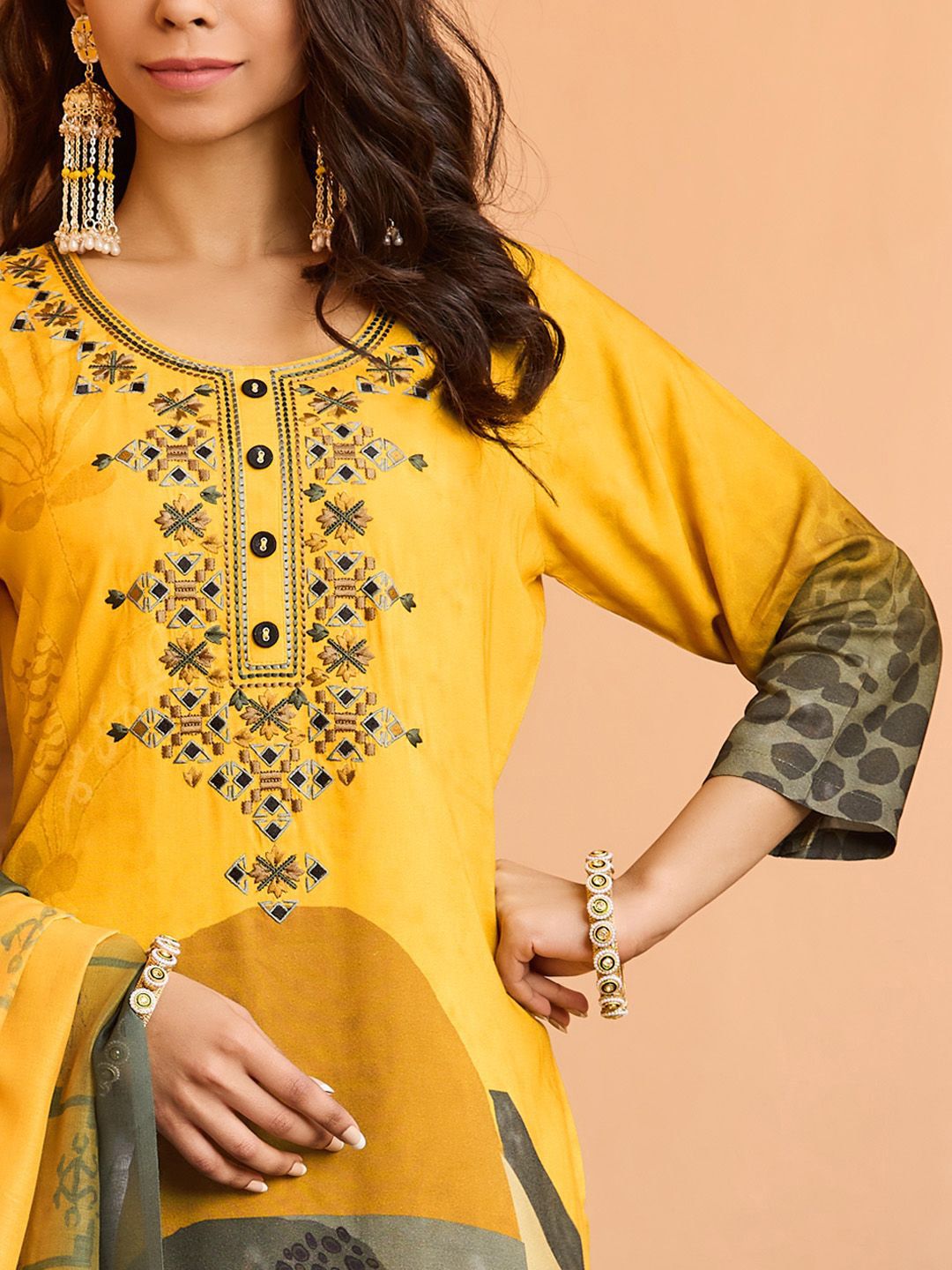 Dhiyona WP Geometric Embroidered Thread Work Straight Kurta With Trousers & Dupatta