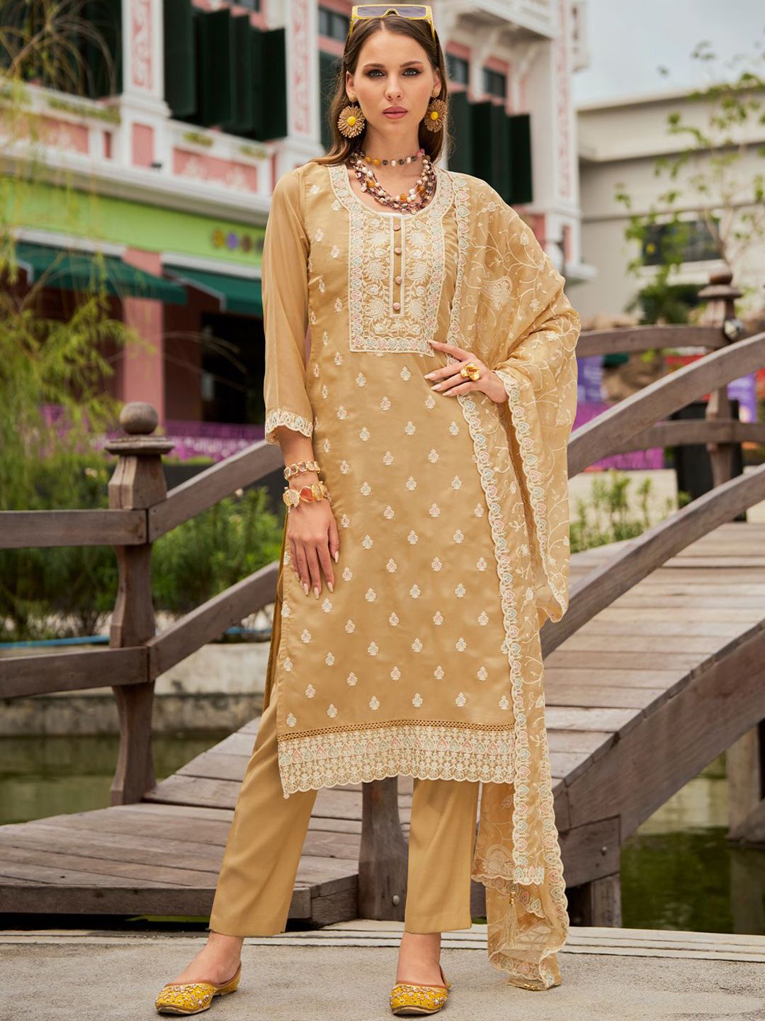 Dhiyona IE Floral Embroidered Round Neck Thread Work Organza Kurta With Trousers & Dupatta