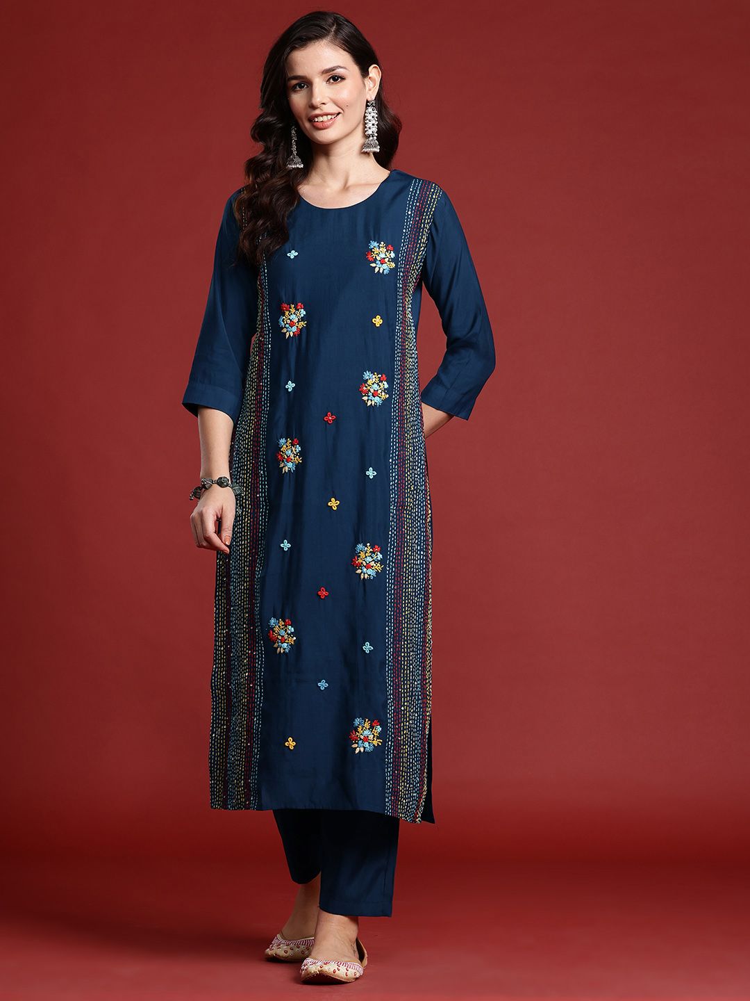 Dhiyona IE Floral Embroidered Panelled Thread Work Kurta with Trousers