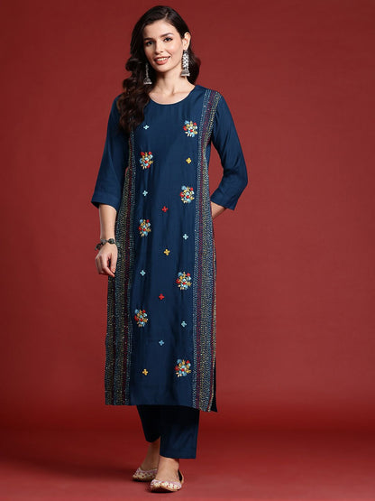 Dhiyona IE Floral Embroidered Panelled Thread Work Kurta with Trousers