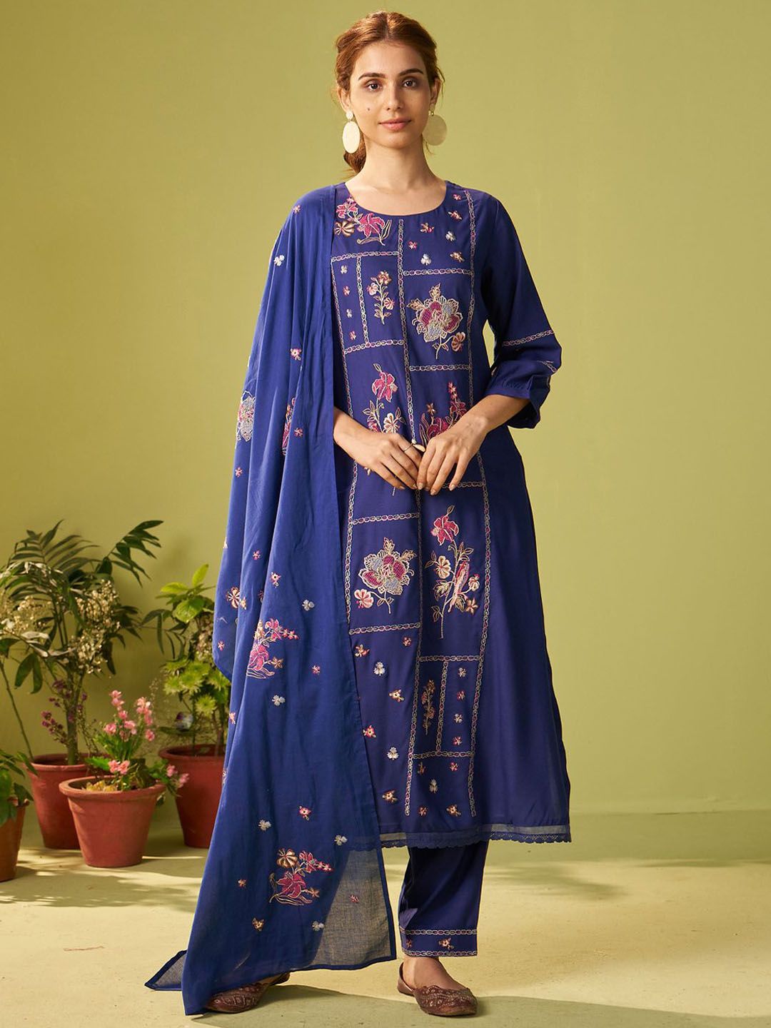 Women Floral Embroidered Kurta with Trousers & Dupatta