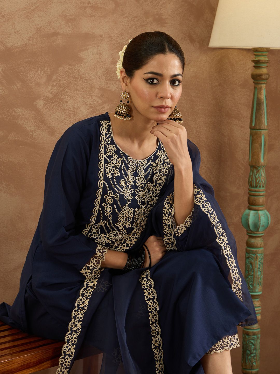 Dhiyona IE Women Embroidered Regular Thread Work Kurta with Trousers & Dupatta