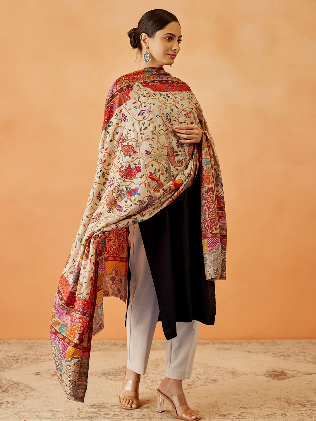 Dhiyona PA Women Floral Embroidered Shawl