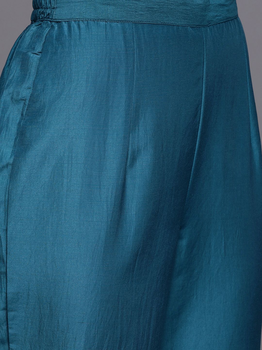 Women Floral Embroidered Regular Thread Work Kurta with Trousers & With Dupatta