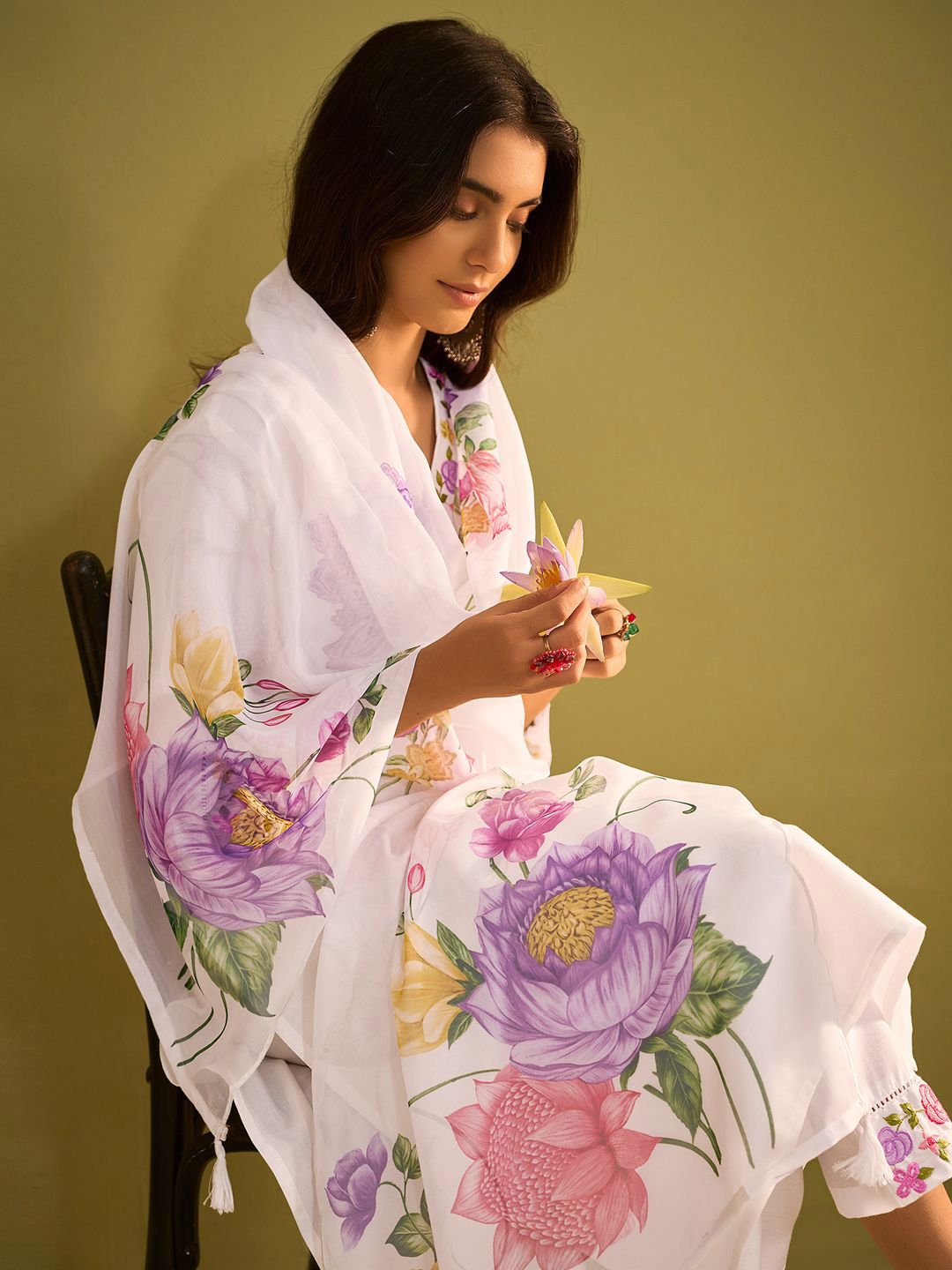 Floral Embroidered Thread Work V-Neck Liva Kurta with Trousers & Dupatta